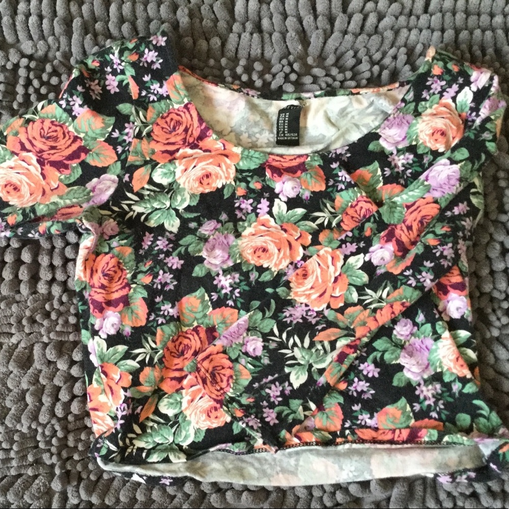 🌺Forever 21 medium shirt. Floral crop top🌺♥️